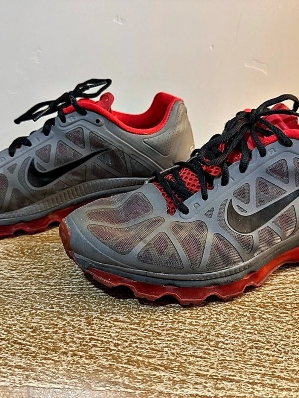 Nike Air Max Tailwind 2010 Athletic Shoes in Gray & Red